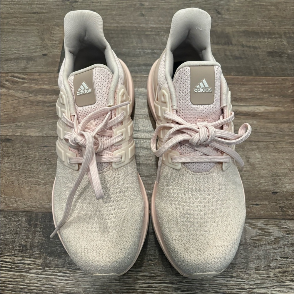 Adidas women’s Ubounce DNA Sneakers